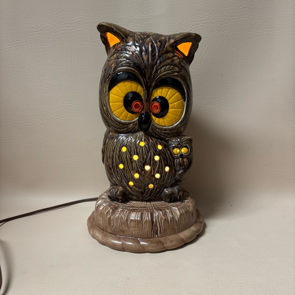 Vintage ceramic Owl & Baby lamp, often identified as a "TV lamp" from the 1970s. - Picture 3 of 8